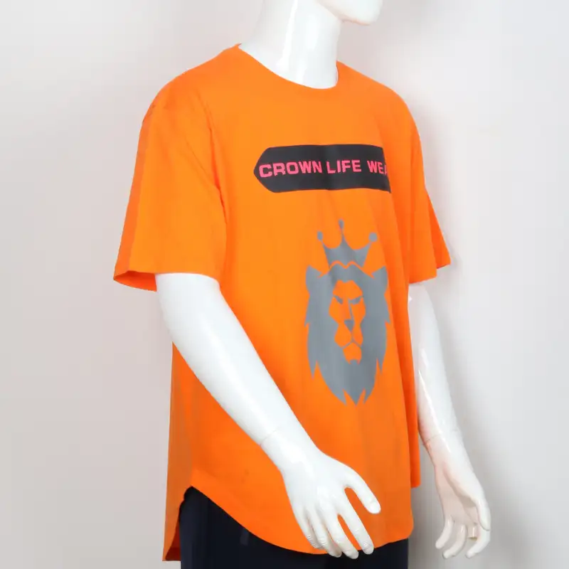 Curved Hem T-shirt with screen printing